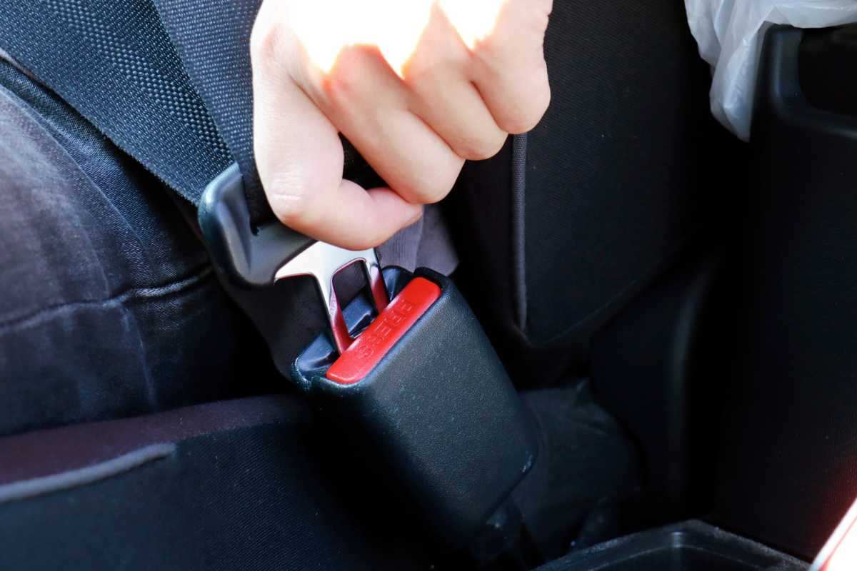 richiamo rivian cinture di sicurezza