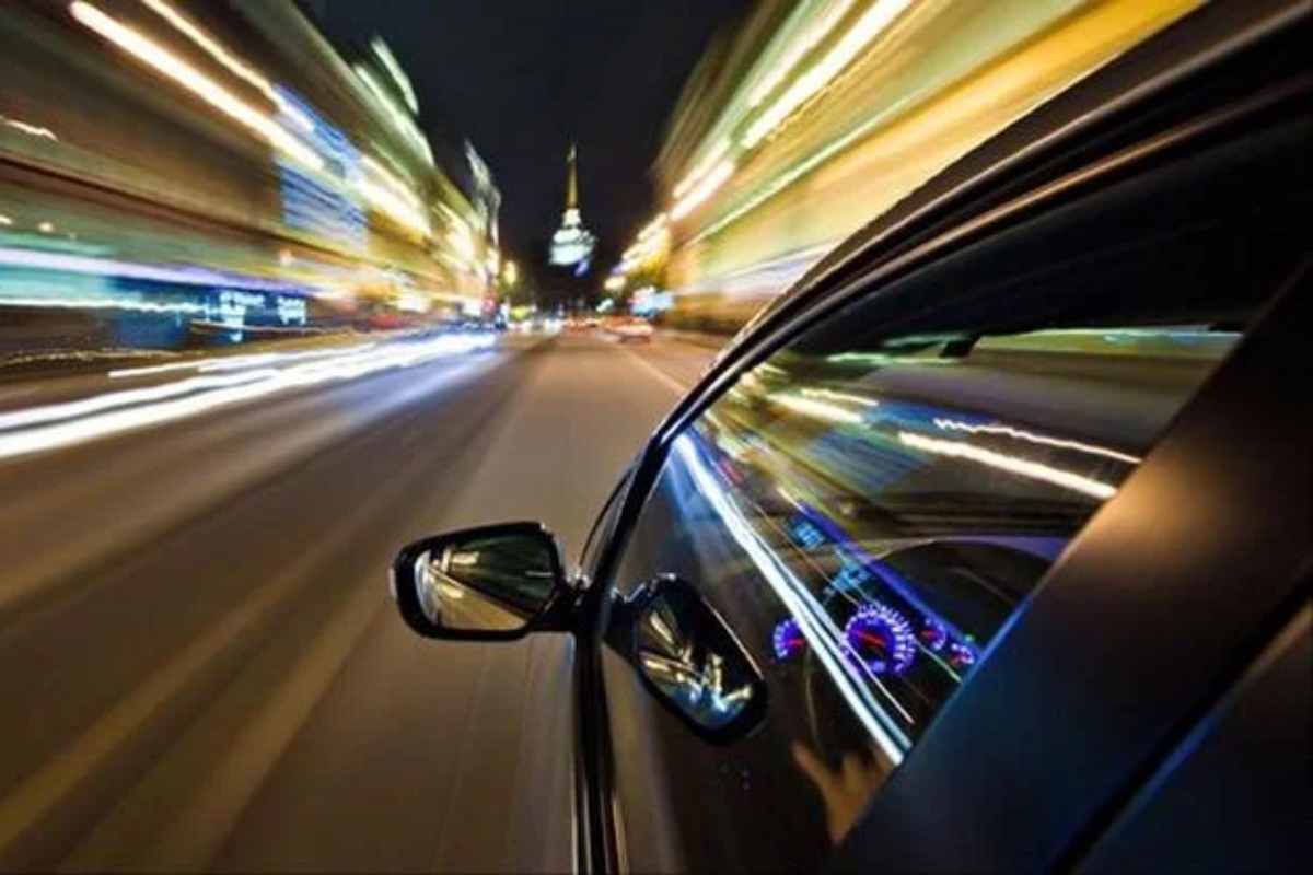 Superare i limiti di velocità